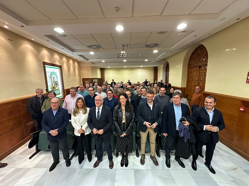 Imagen de La Junta entrega 15,8 millones de euros a ayuntamientos de la provincia para la formación y contratación de 623 personas desempleadas