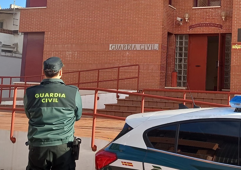 Imagen de La Guardia Civil ha detenido a los presuntos autores de robos en vehículos e iglesias de la localidad de La Carolina