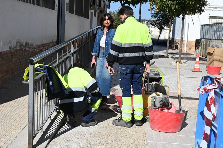 Imagen de La Brigada Multiservicios realiza hasta la fecha en torno a 500 intervenciones en los diferentes barrios de Linares