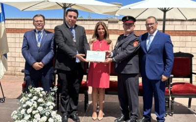 Imagen de El Cuerpo de Bomberos y la Hermandad de la Resurrección formalizan institucionalmente su hermanamiento