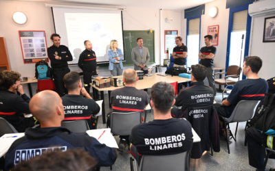 Imagen de Bomberos de varios municipios andaluces se forman en Linares en un Curso de Accesos de Emergencia en Viviendas y Manejo de Enjambres