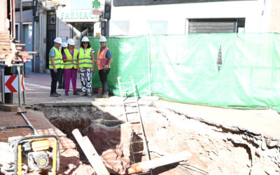 Imagen de El avance de la obra de infraestructura hidráulica en la Plaza Ramón y Cajal está bajo la supervisión del concejal de Urbanismo.