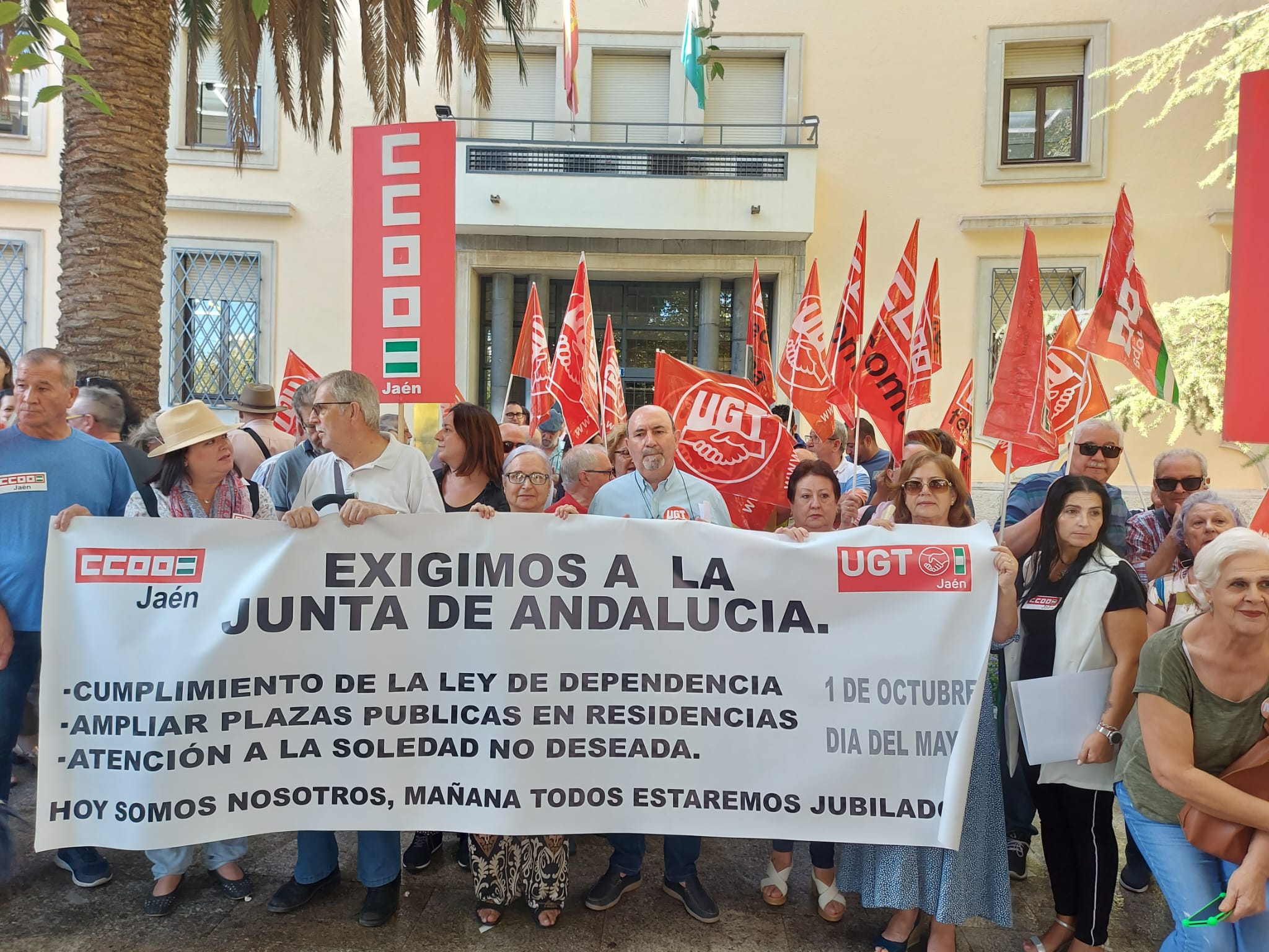 Imagen de Concentración en  Jaén del Dia Internacional de las Personas Mayores