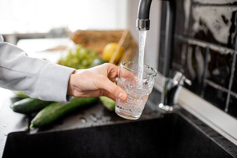 La empresa Agua y Olecontrol tranquiliza a los vecinos e informa y que puedan seguir bebiendo agua de sus casas