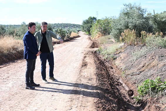 El Área de Agricultura y Medio Rural acomete la reparación y mejora del camino de Náquer