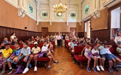 Imagen de Los menores saharauis que participan en el programa Vacaciones en Paz son recibidos por el presidente de la Diputación.