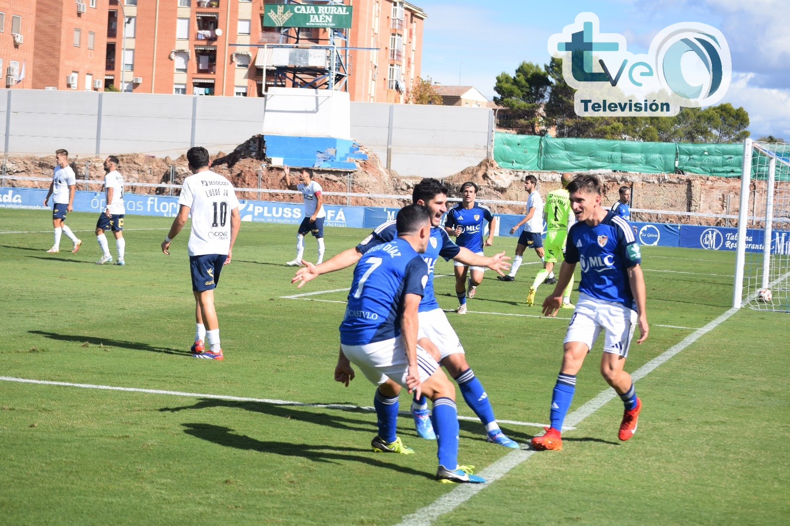 Imagen de El Linares Deportivo pierde su racha de victorias en casa tras empatar a uno contra el UCAM Murcia en Linarejos.