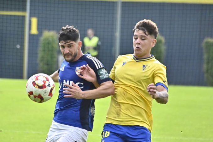 Imagen de Derrota del linares contra el filiar gaditano