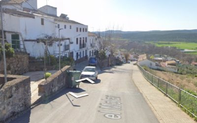 Imagen de Un joven es trasladado al hospital después de un incendio en una vivienda en Cazorla.