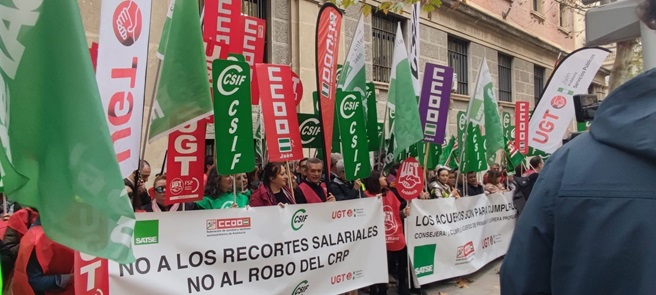 CSIF, SATSE, CCOO y UGT se concentran de nuevo denunciando el “inaceptable inmovilismo” de la Consejería de Salud