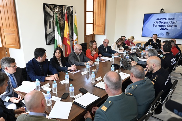 Imagen de La alcaldesa de Linares destaca la importancia de la coordinación en materia de seguridad con vistas a la Semana Santa