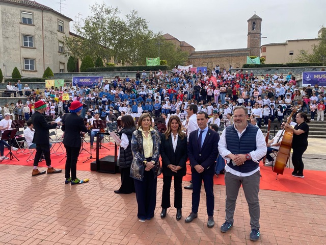 Imagen de Más de 600 escolares de Linares participan en el proyecto de inmersión musical “El Gran Coro de MusicColes”