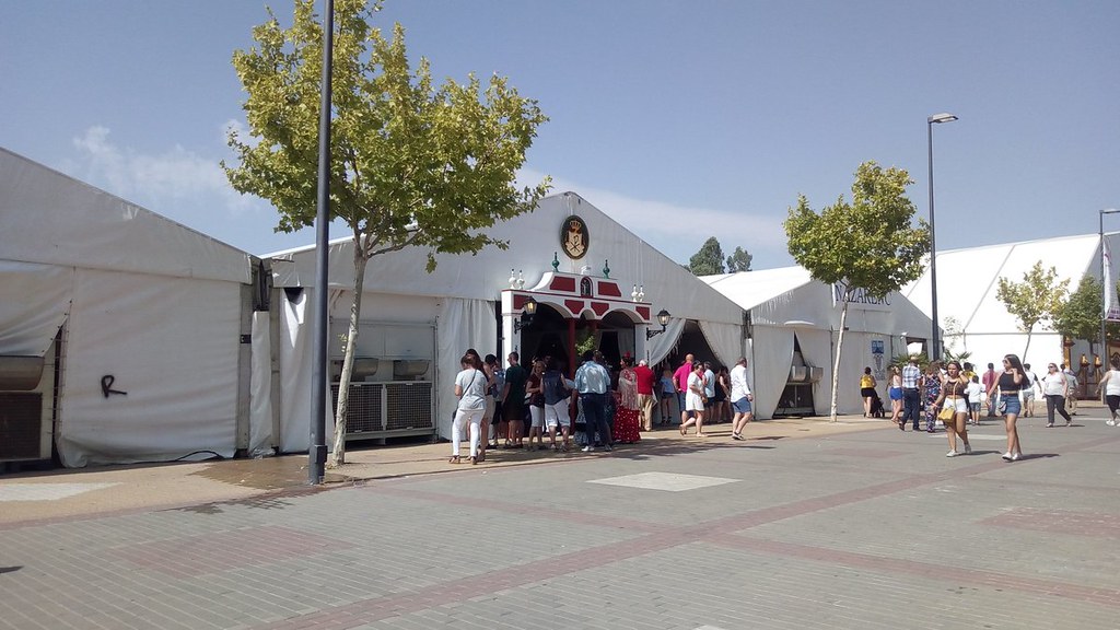Imagen de Festejos publica las bases para la adjudicación de terrenos e instalación y funcionamiento de las casetas de la Real Feria de San Agustín 2025