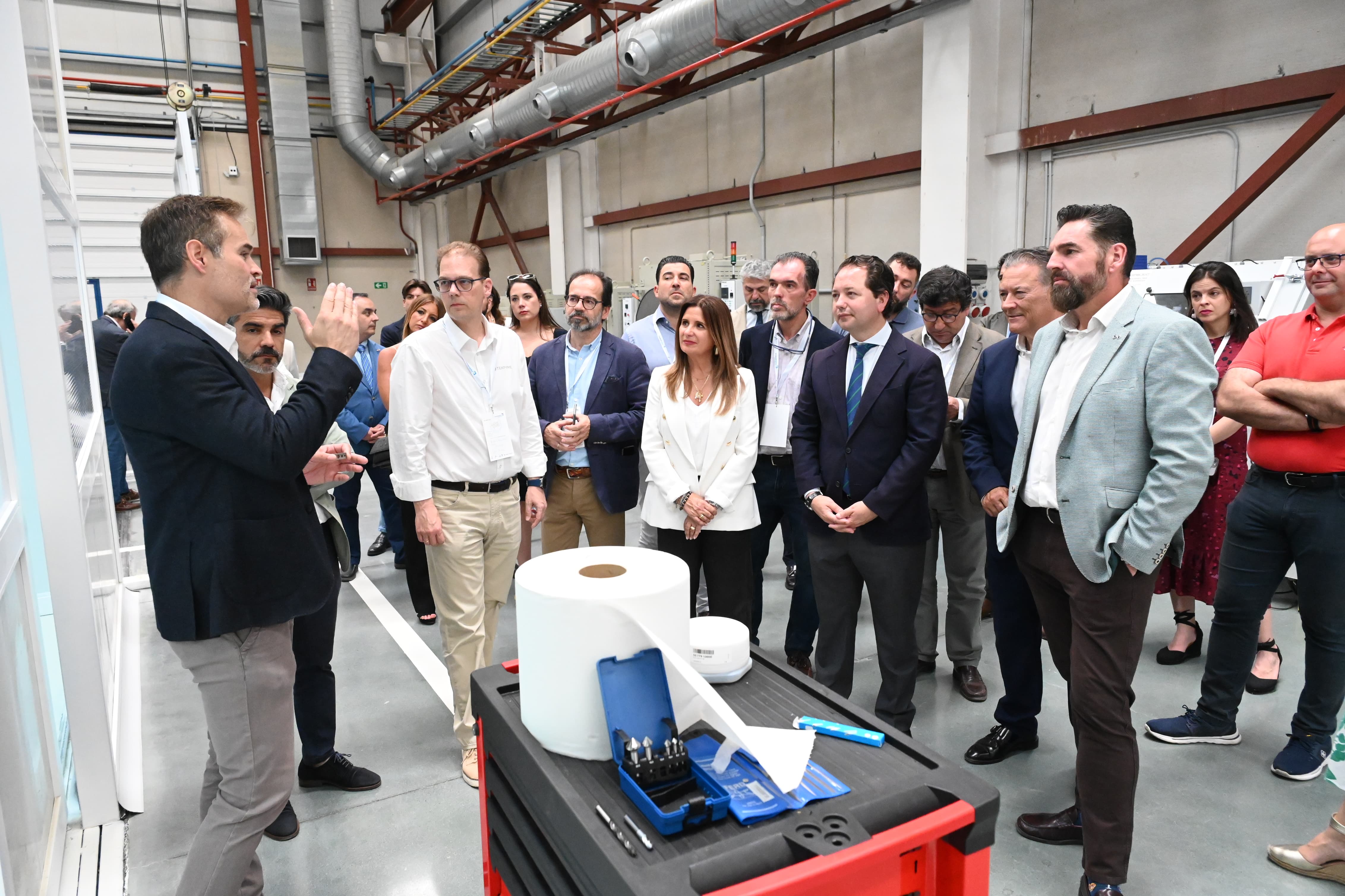 Imagen de La alcaldesa acompaña al presidente del Clúster Andalucía Logistics y varios empresarios en su visita al Parque de Santana