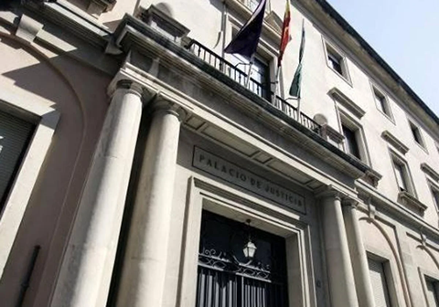 Imagen de Una mujer se enfrenta a 16 años de cárcel en Jaén acusada de tener relaciones con un menor y suministrarle drogas.