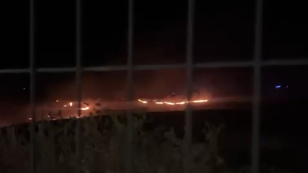 Imagen de Incendio forestal activo en La Carolina: siguen las labores de extinción