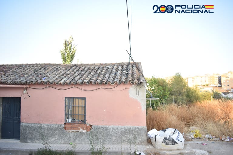 Imagen de La Policía Nacional lleva a cabo una Operación contra la defraudación de fluido eléctrico en la barriada del Cerro, en Linares.
