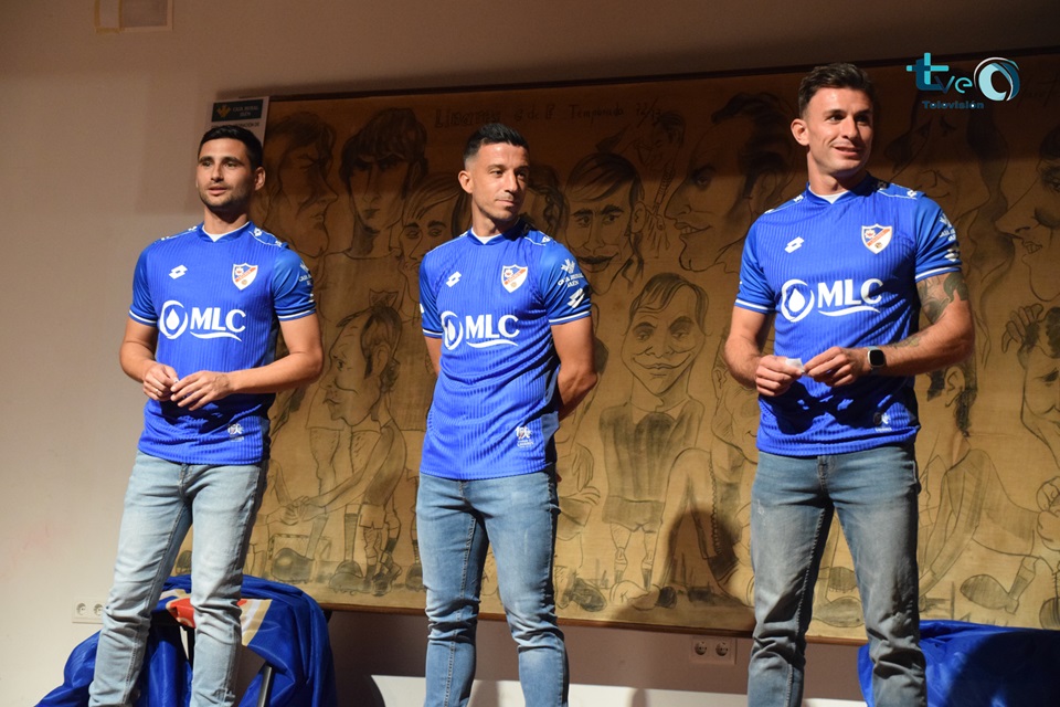 Imagen de Linares Deportivo da el pistoletazo al futuro con emoción y alma azul