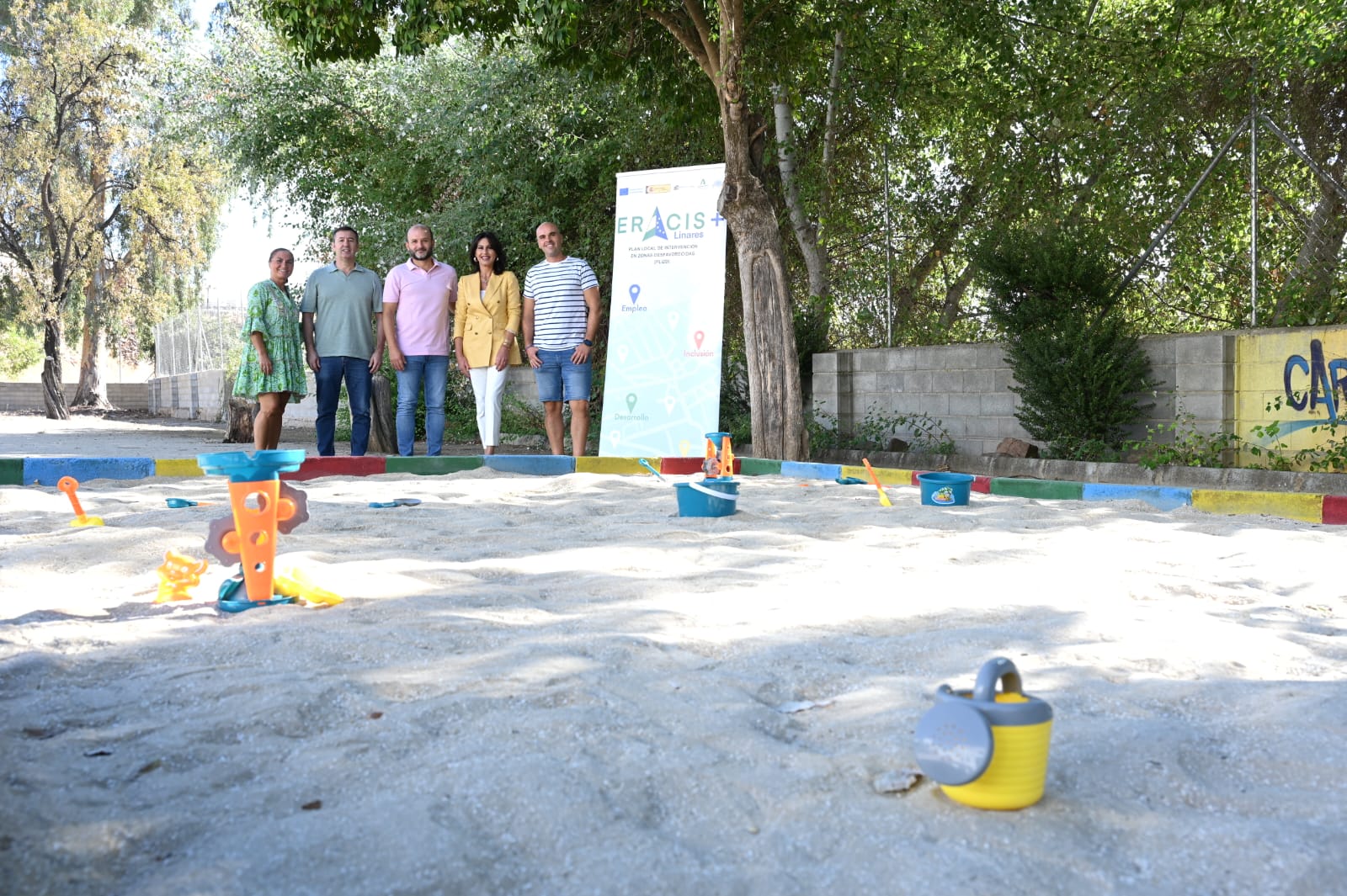 Imagen de Linares impulsa el bienestar infantil con la renovación del arenero en el Colegio Cardenal Spínola