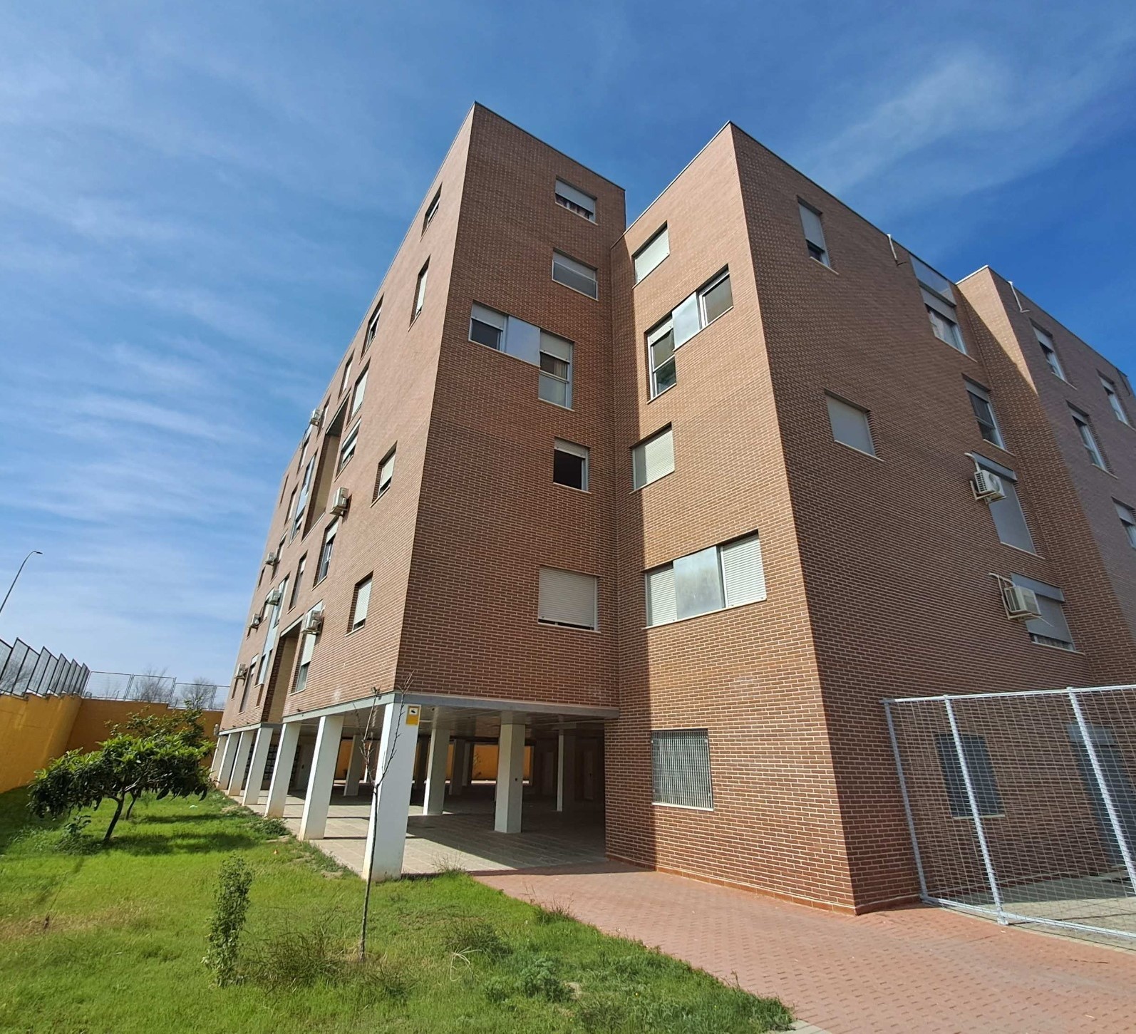 Imagen de Linares avanza hacia la eficiencia energética con la rehabilitación de 60 viviendas públicas