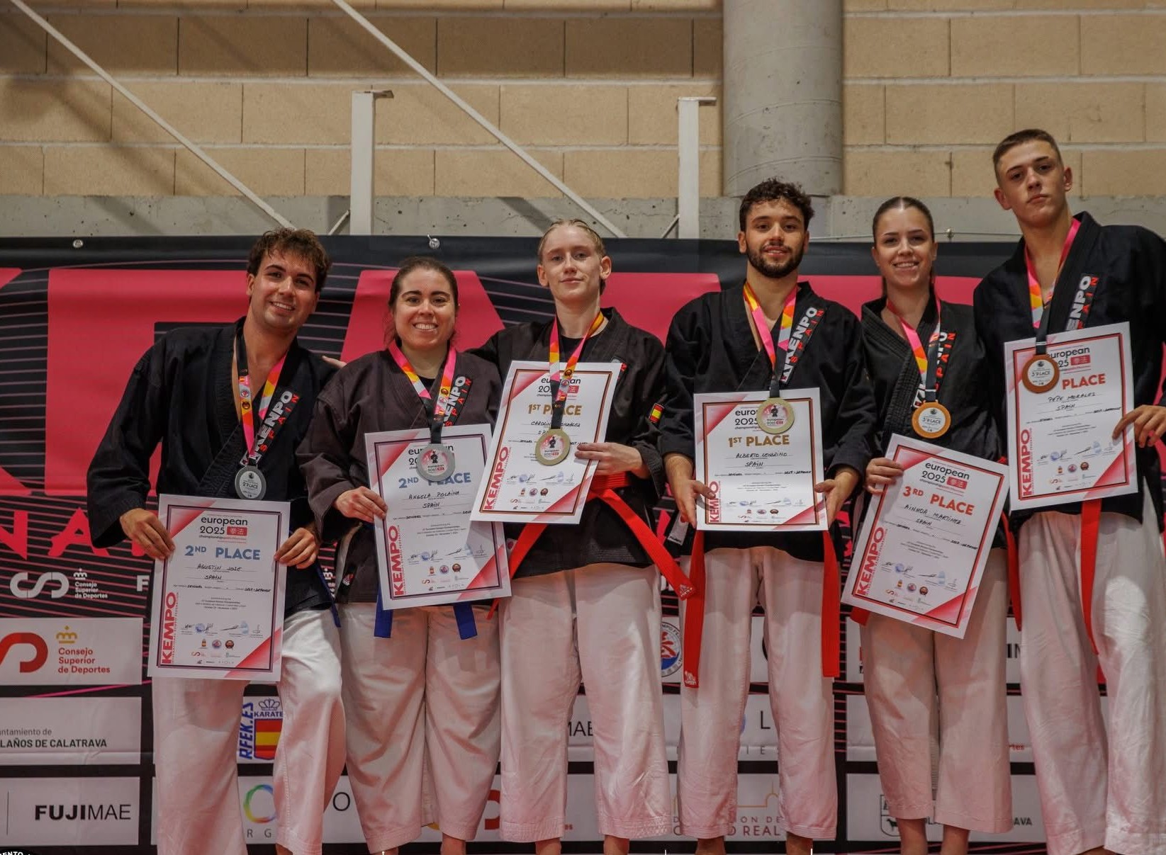 Imagen de Linares conquista Europa: el CD Estudios Martos brilla en el Campeonato Europeo de Kenpo
