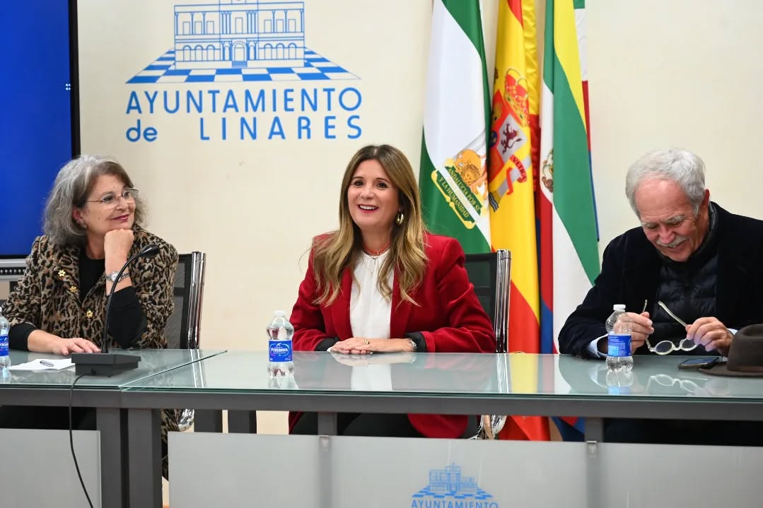 Imagen de La alcaldesa destaca la implicación de los grupos de lectura de la Biblioteca Municipal en las IV Jornadas de Novela Histórica de Linares