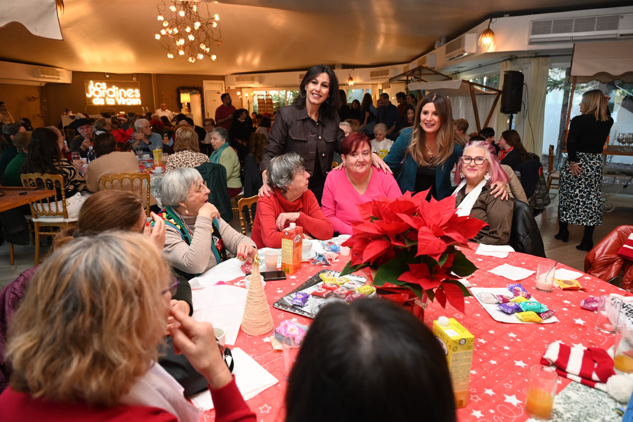 Imagen de Encuentro intergeneracional navideño del Servicio de Ayuda a Domicilio y el Colegio San Agustín Salesianos