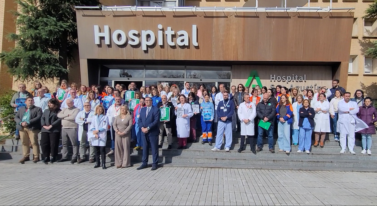 Imagen de Profesionales y sindicatos se concentran en Linares para condenar la agresión a una enfermera de Atención Primaria
