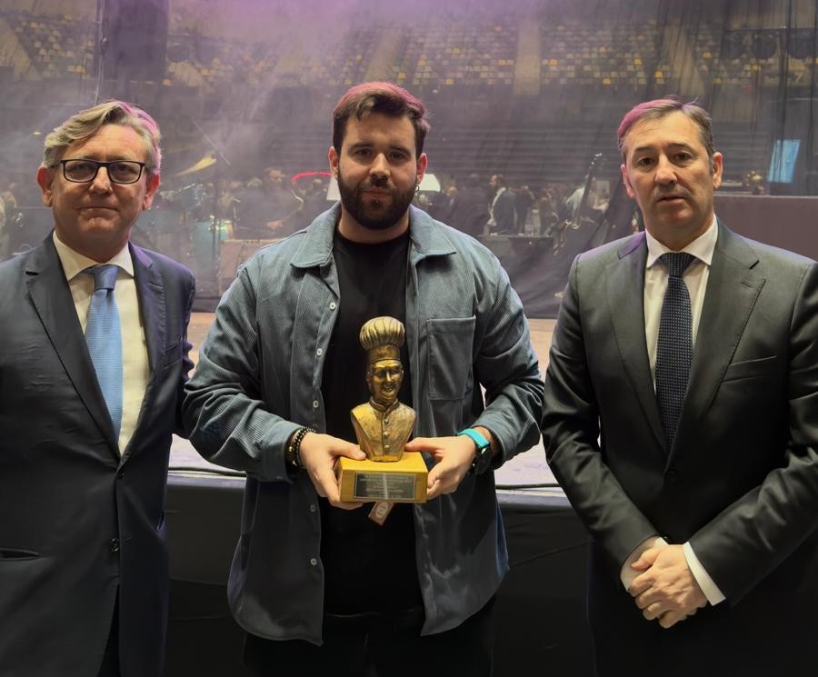 Borja Arenas, de Zalamera Bistró, Mejor Cocinero en la XII Gala de los Premios Gastronómicos Amigos del Santo Reino celebrada en Jaén