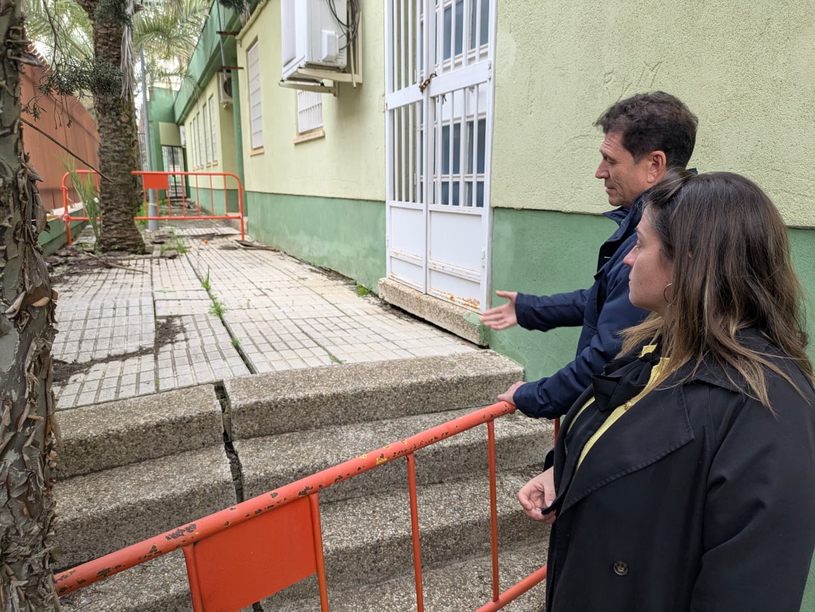 El abandono del Centro Social de Arrayanes reaviva la indignación vecinal