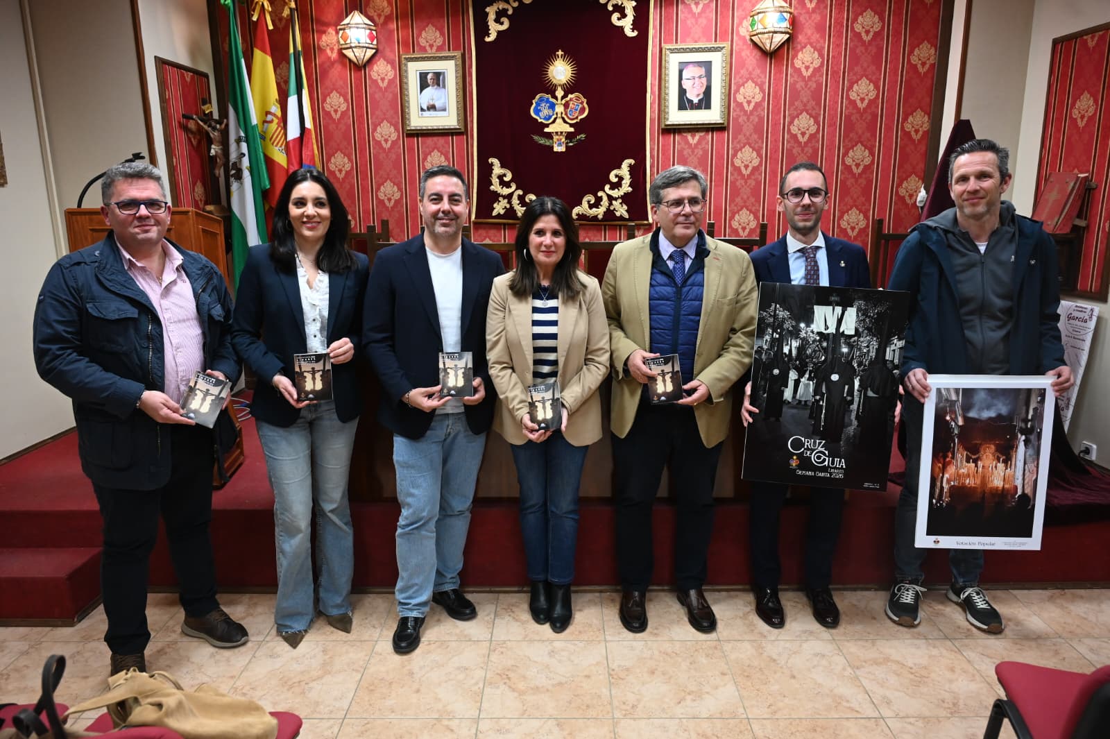Imagen de La Agrupación de Cofradías presenta la revista ‘Cruz de Guía’ y la Guía Oficial de la Semana Santa de Linares 2026