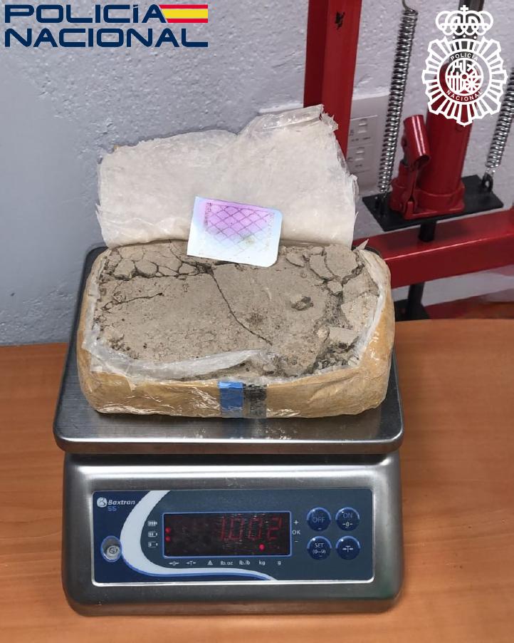 Imagen de La Policía Nacional detiene a una persona por delito de tráfico de drogas interviniéndole un kilogramo de heroína