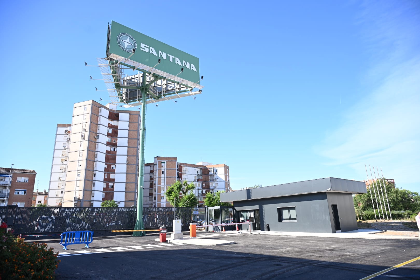 Imagen de La alcaldesa de Linares destaca la transformación del Parque de Santana en una visita con medios de comunicación