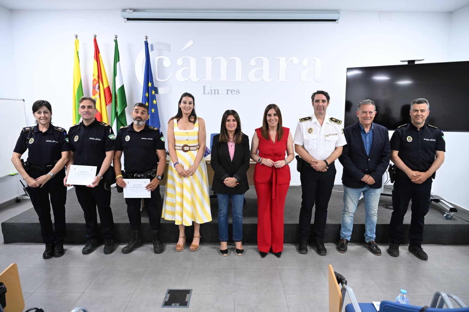 Imagen de La ESPLI entrega los diplomas de los cursos de capacitación de Subinspector e Intendente