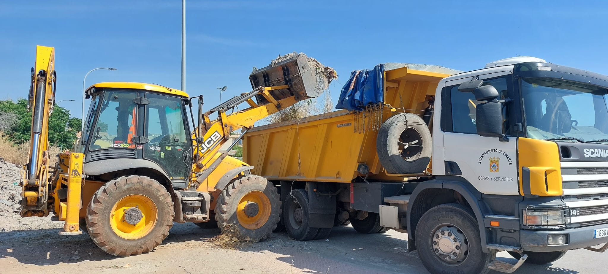Imagen de Linares intensifica la limpieza urbana con una nueva actuación extraordinaria en El Cerro