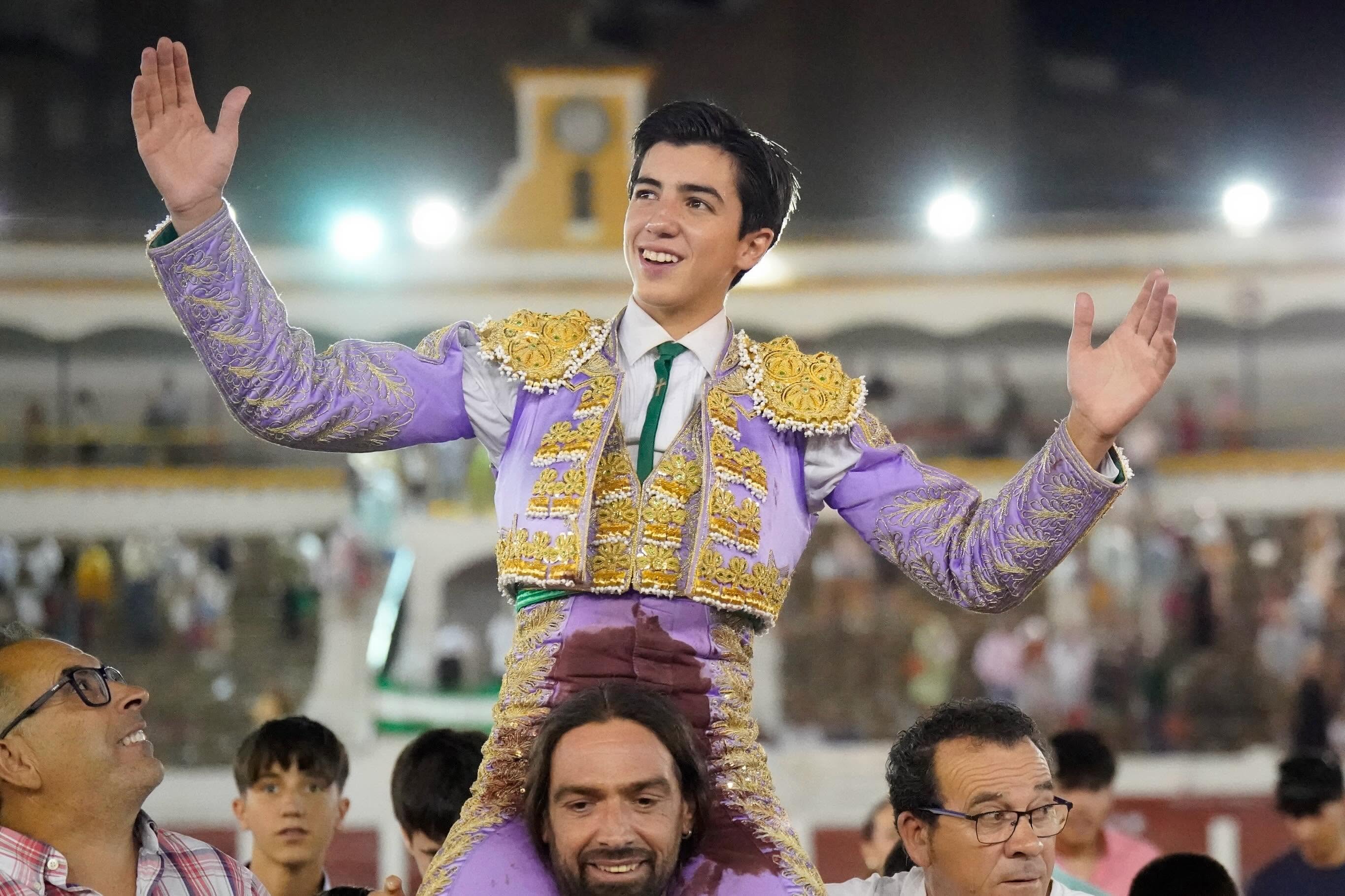 Imagen de Marco Pérez prende la última llama de San Agustín con el indulto de ‘Pelón’