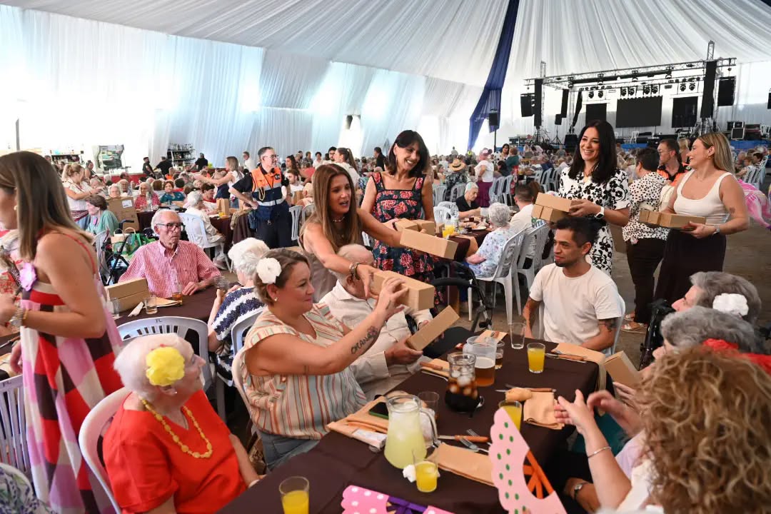 Imagen de La Feria de San Agustín rinde homenaje a sus mayores con una comida multitudinaria que reúne a 700 participantes