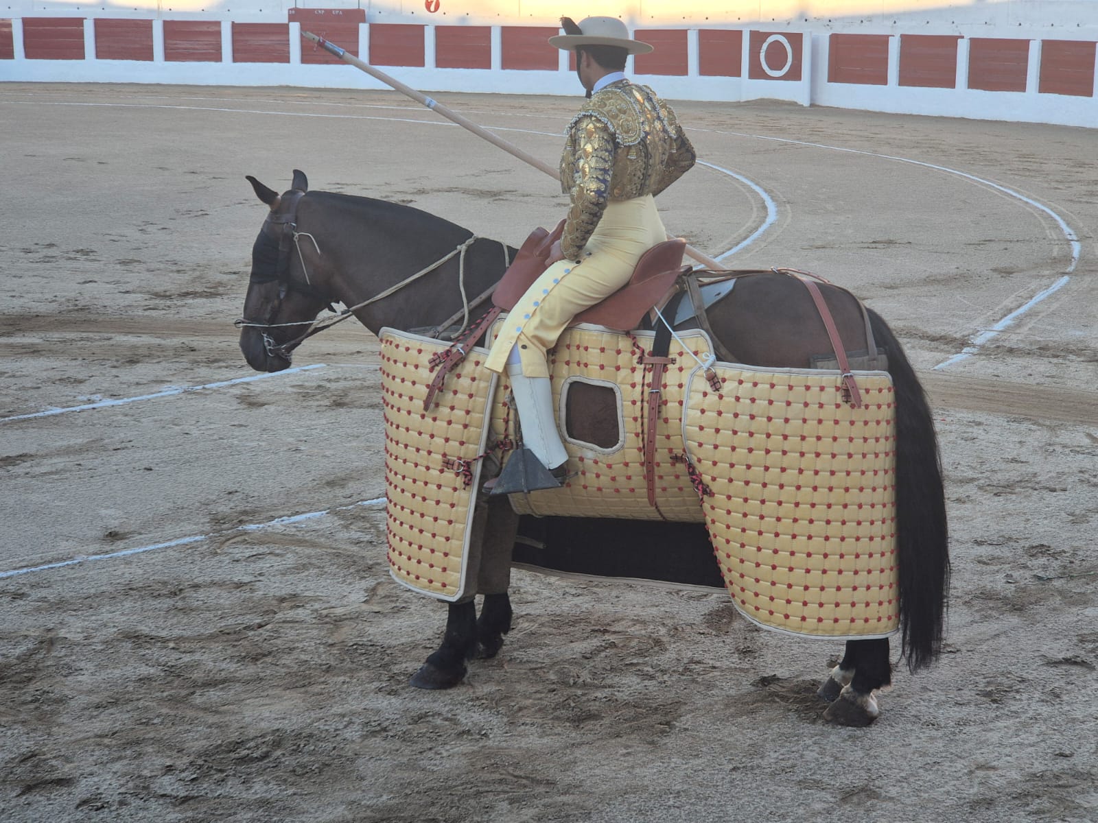 La Peña Tercio de Varas deja desierto su trofeo al mejor tercio de varas y reclama un cambio de rumbo para la Plaza de Linares