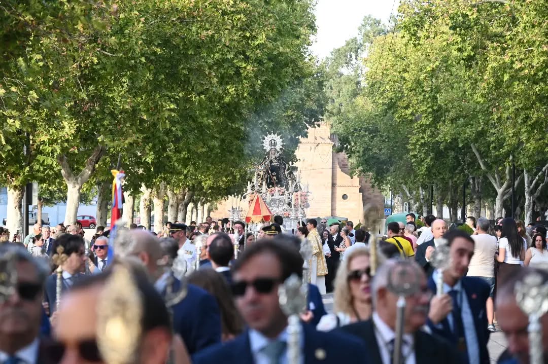 La Virgen de Linarejos Coronada inicia la Novena de las Fiestas del Patronazgo con su traslado a Santa María
