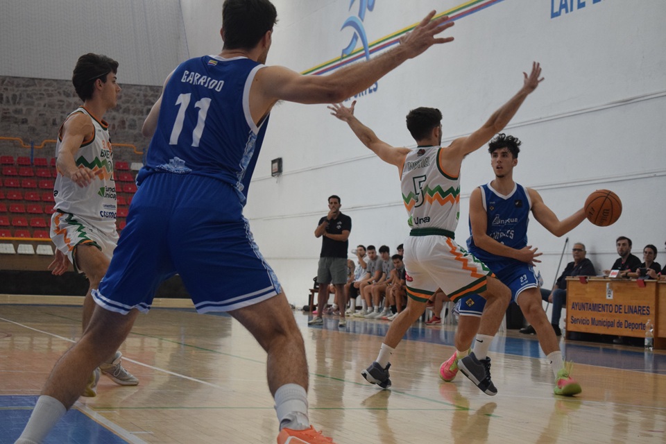 El Linaqua CB Linares se queda sin premio ante el CB El Palo Basket4Life tras un intenso duelo en el Julián Jiménez